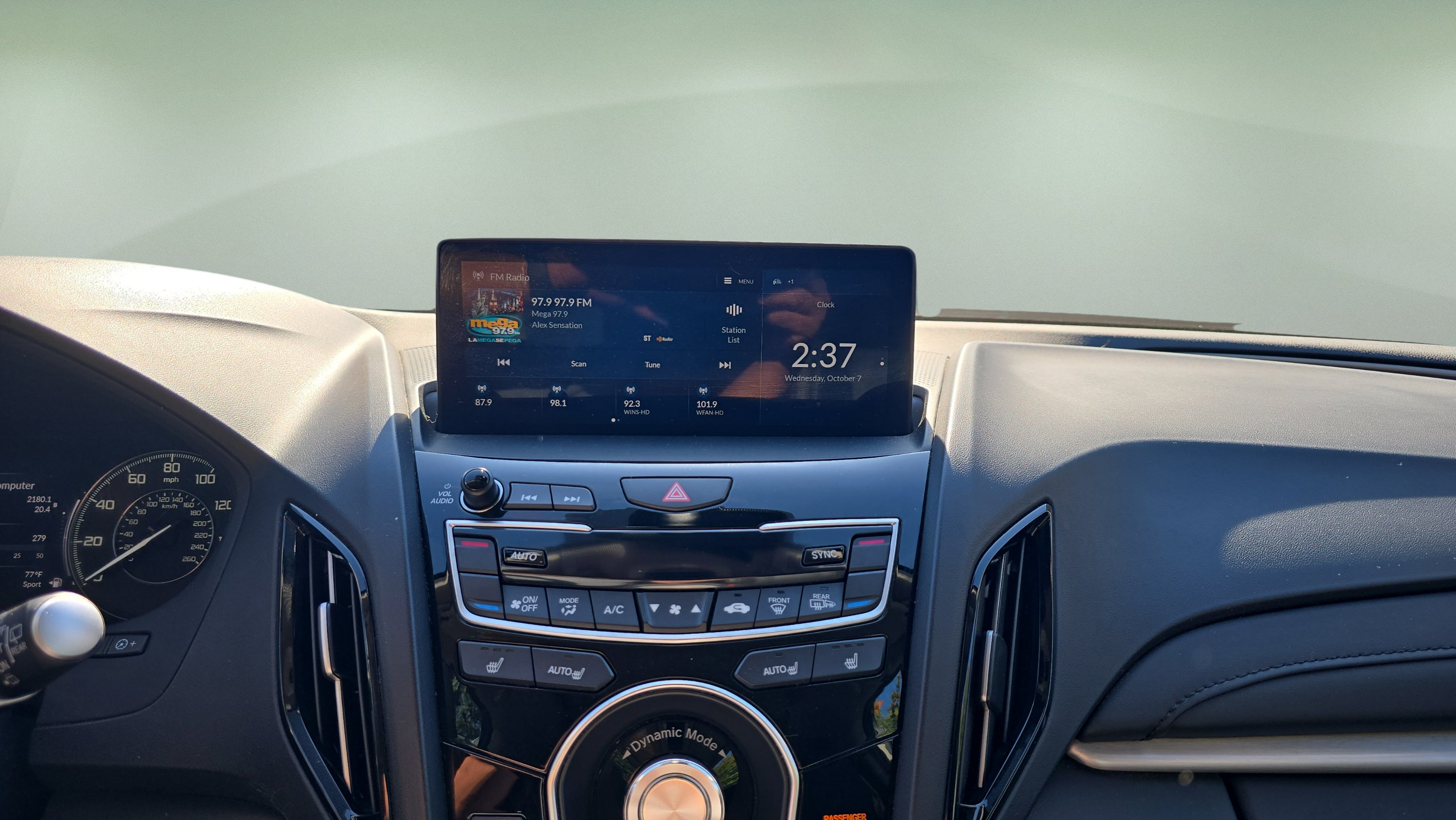 Used 2019 Silver Acura SH-AWD image 17
