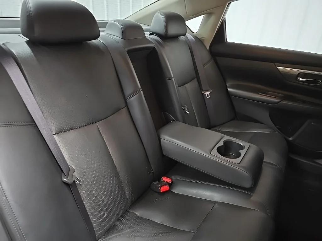 Used 2015 Red Nissan 3.5 SL image 17