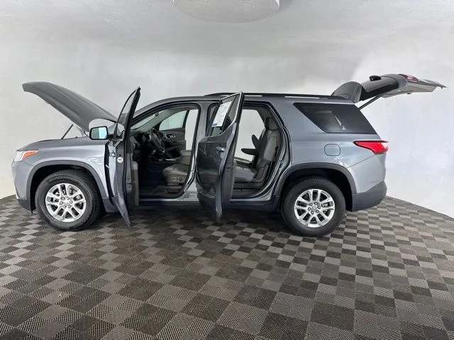 Used 2019 Gray Chevrolet 3LT image 11