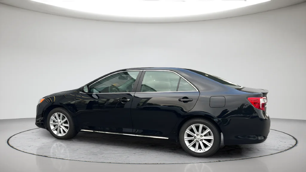 Used 2014 Black Toyota XLE image 6