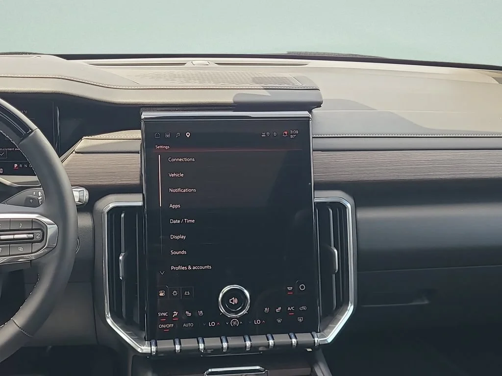 2026 GMC Acadia Denali - Photo 14