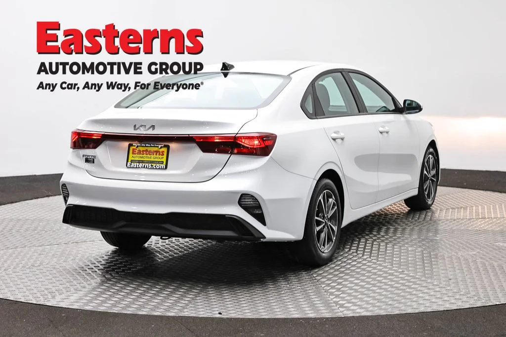 Used 2023 White Kia LXS image 5