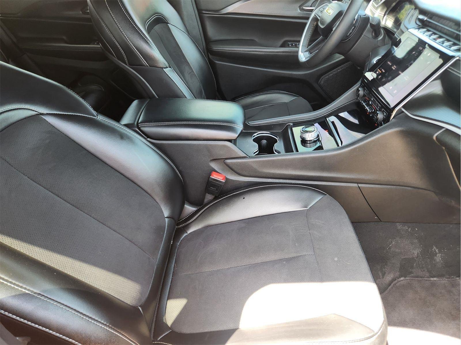 Used 2024 Velvet Red Pearlcoat Jeep Altitude image 12