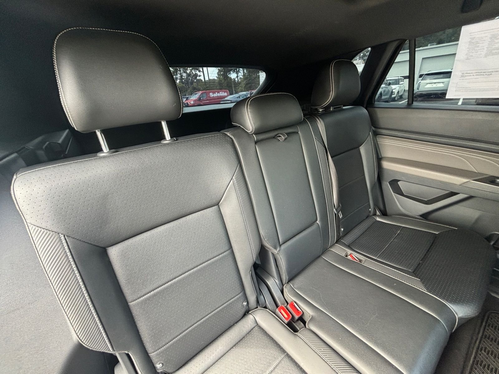 Used 2022 Black Volkswagen 2.0T SE w/Technology image 18