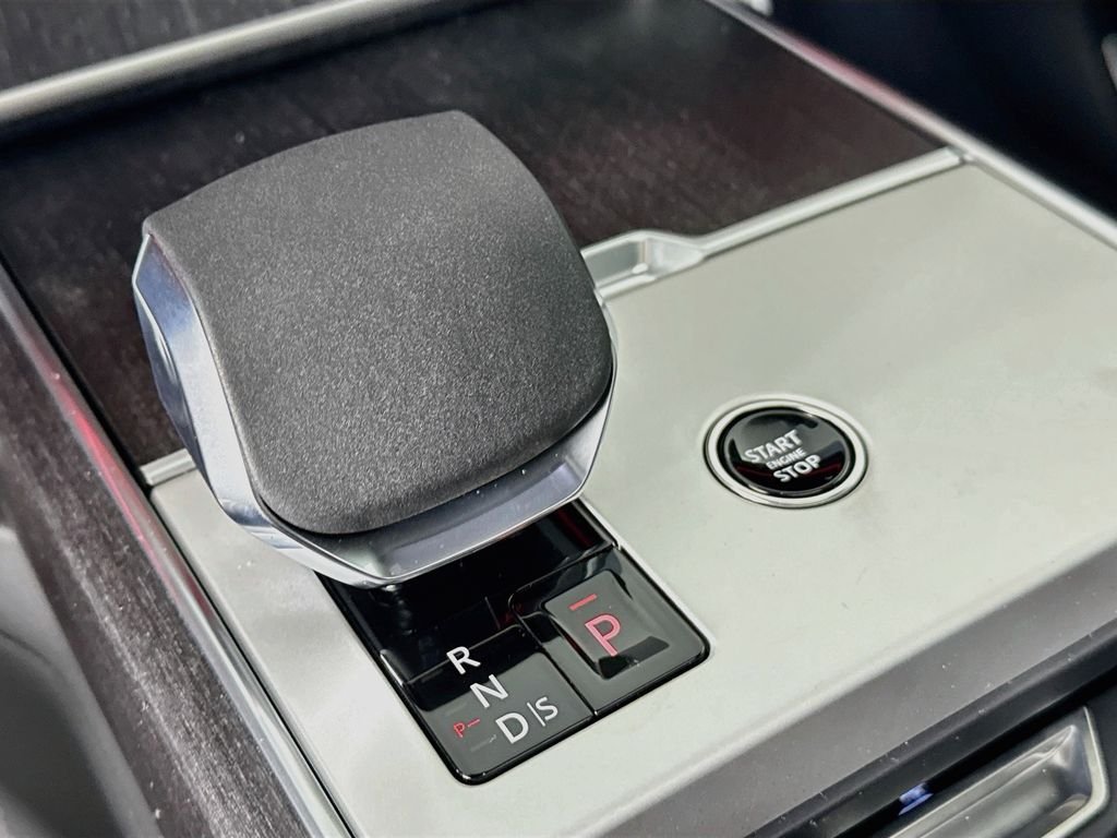 New 2026 Santorini Black Land Rover SE image 18