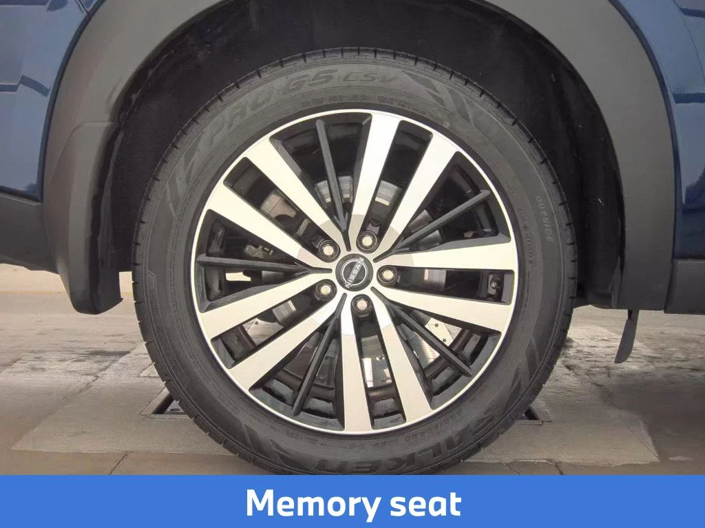Used 2023 Blue Nissan Platinum image 16