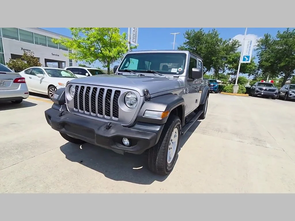 Used 2020 Silver Jeep Sport image 43