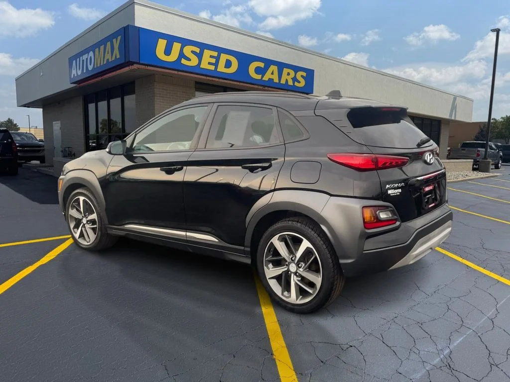 Used 2018 Ultra Black Hyundai Limited image 7