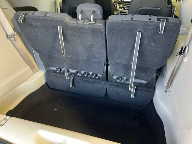 2022 Chrysler Voyager LX - Photo 34