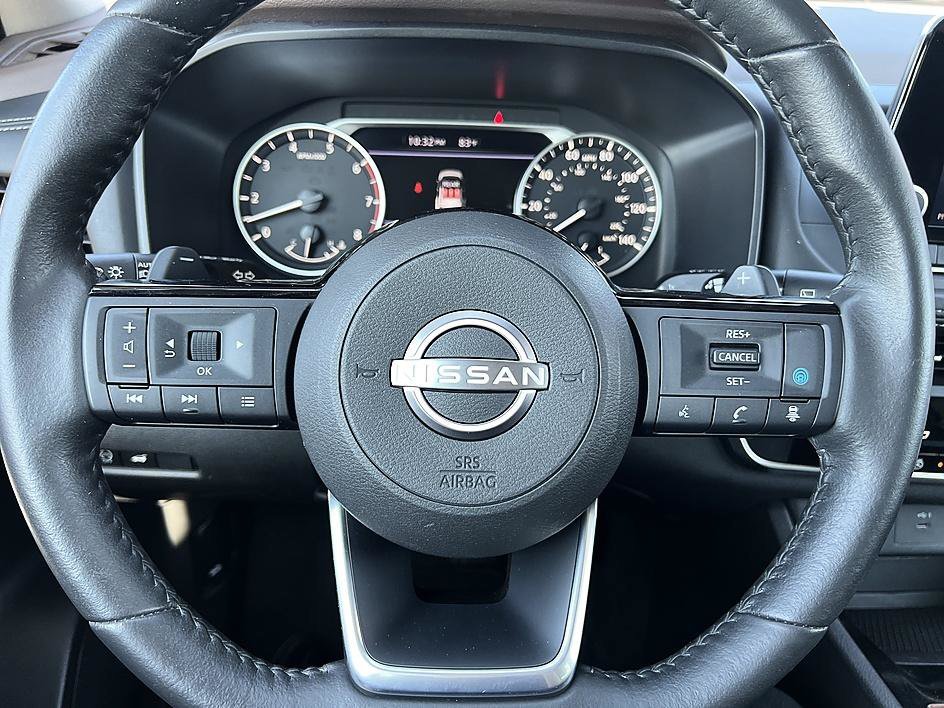 Used 2023 Pearl White Tricoat/Super Black Nissan SV image 23