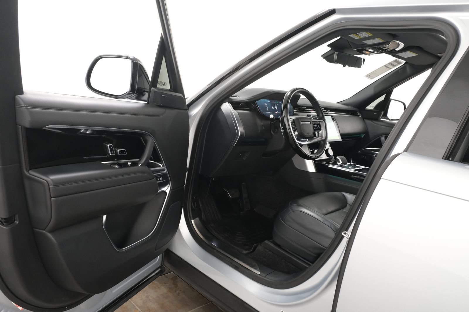Used 2023 Silver Land Rover SE image 24
