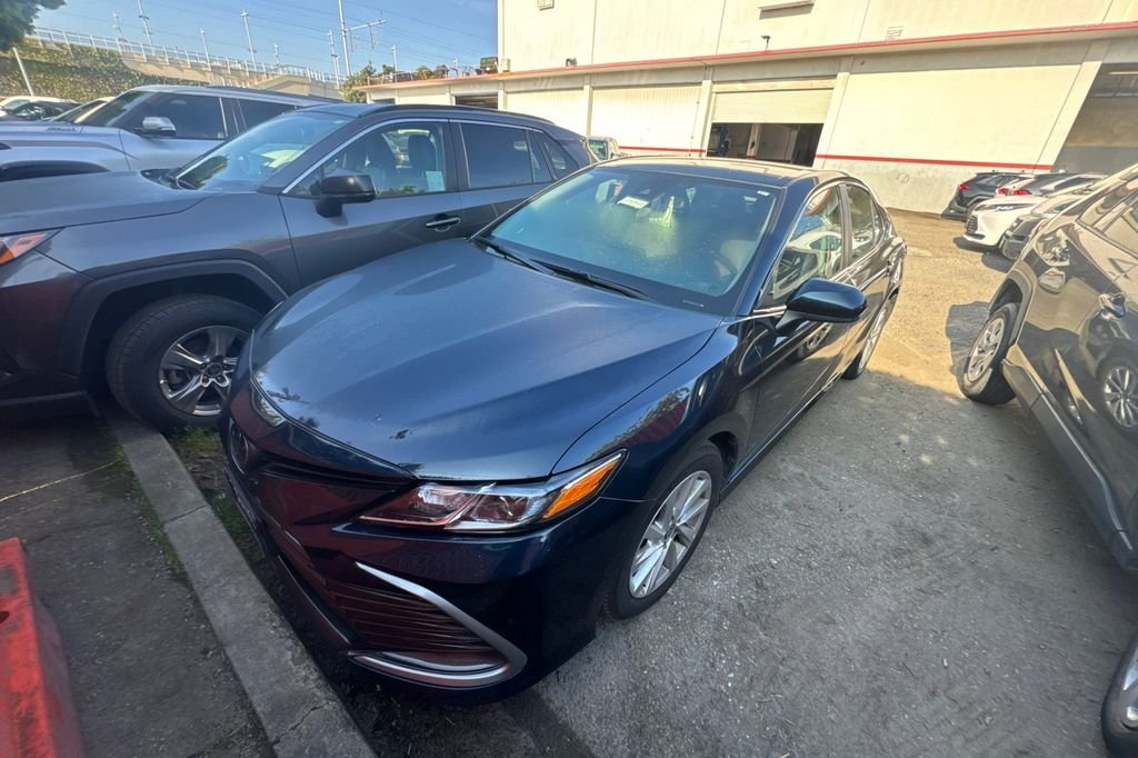 2021 Toyota Camry LE photo 6