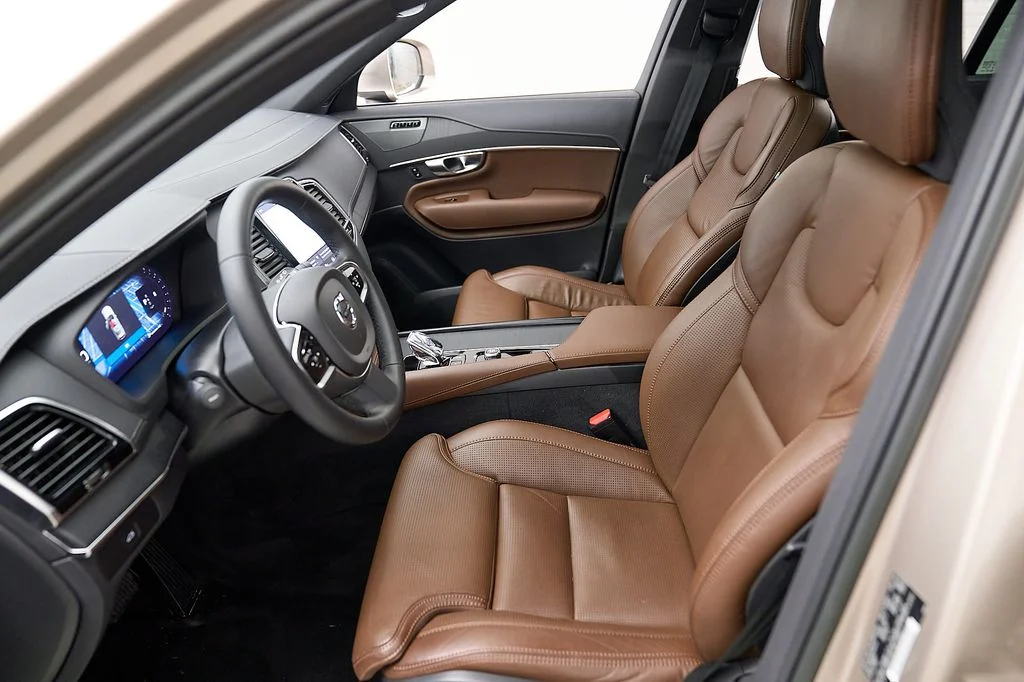 Certified Used 2023 Bright Dusk Volvo Ultimate image 14
