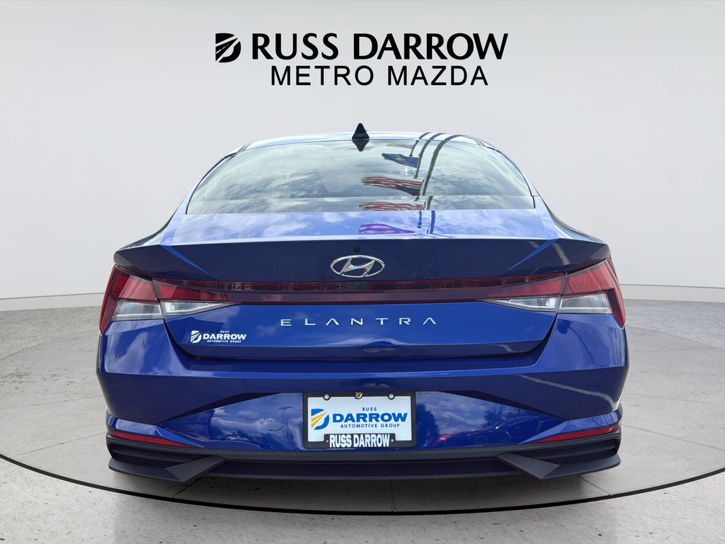 Used 2021 Blue Hyundai SE image 4