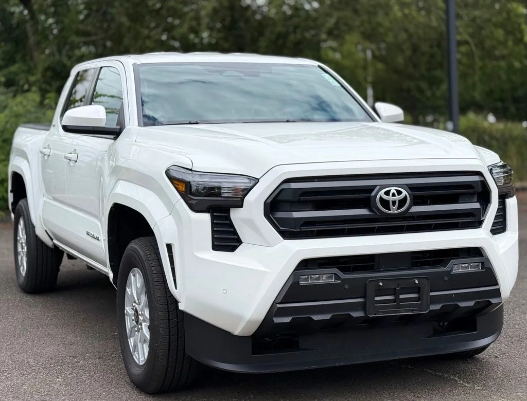 Used 2025 White Toyota SR5 image 7
