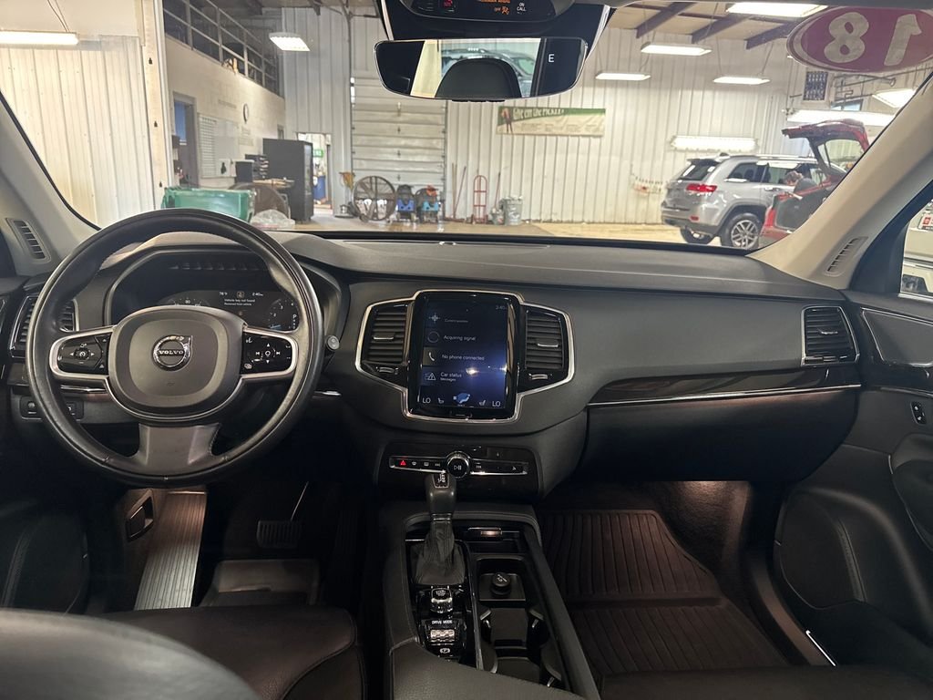 Used 2018 Green Volvo T5 Momentum image 17