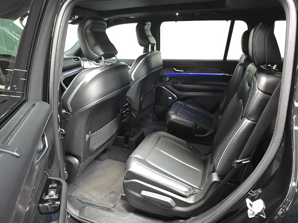 Used 2021 Diamond Black Jeep Overland image 32