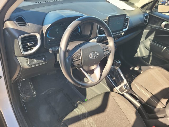 Used 2025 White Hyundai SEL image 12