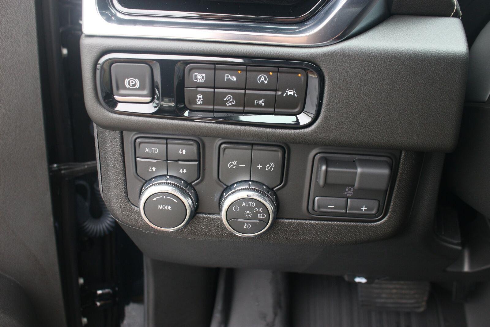 Used 2026 Onyx Black GMC Elevation image 27