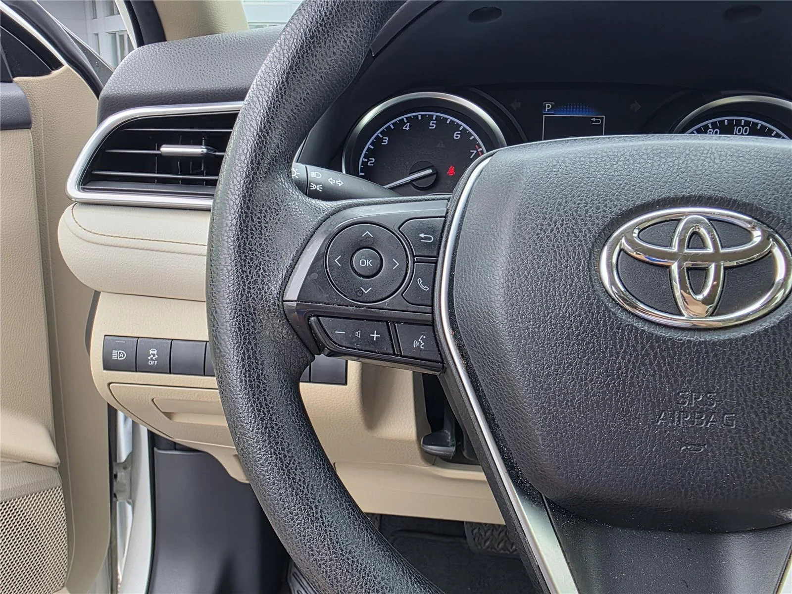 Used 2018 Super White Toyota LE image 16