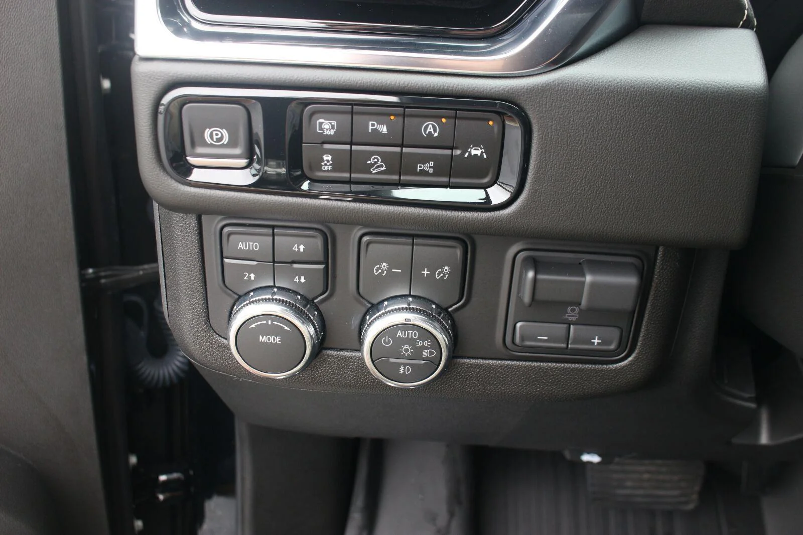 Used 2026 Onyx Black GMC Elevation image 27