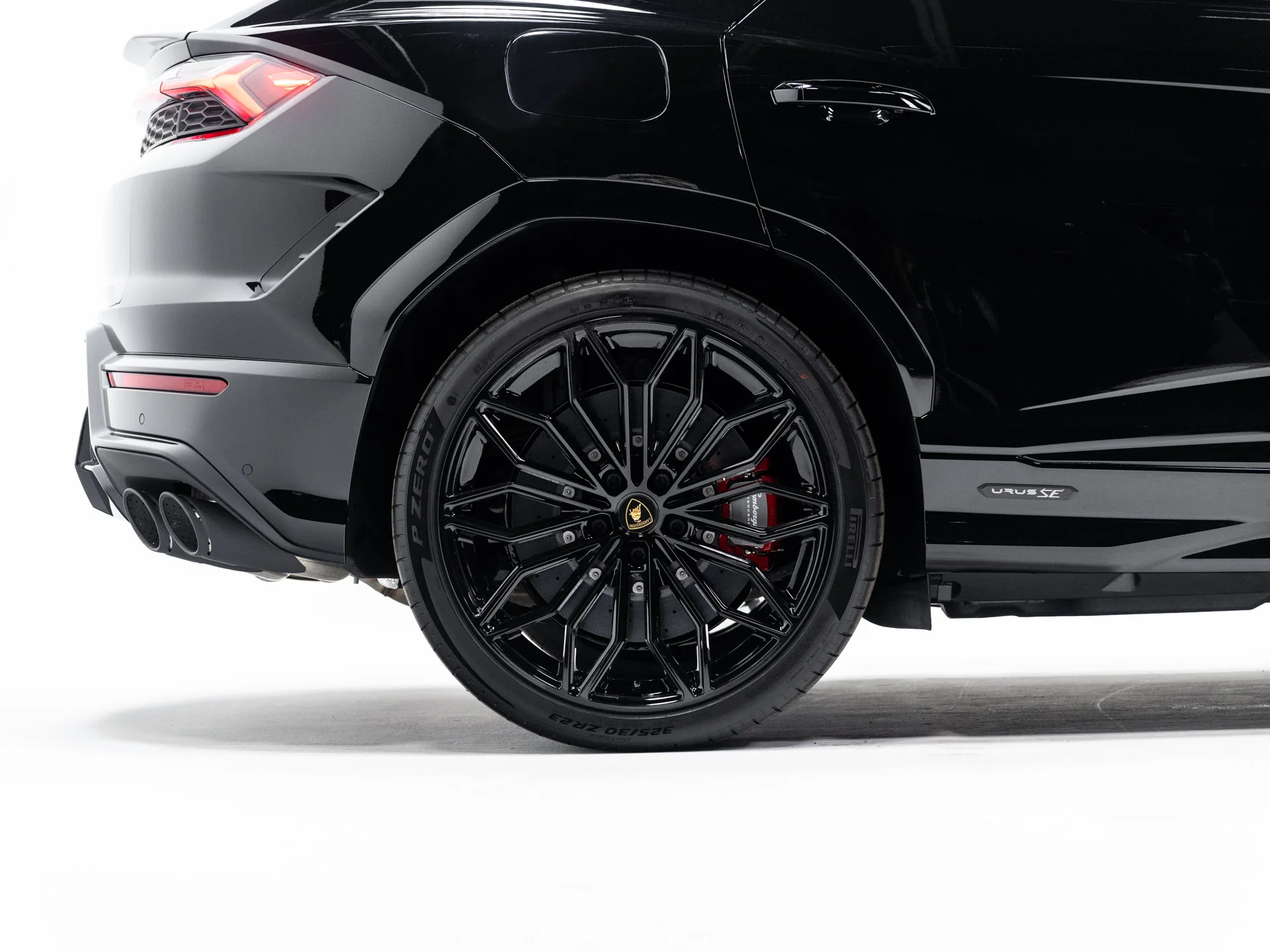 Used 2025 Nero Noctis Metallic Lamborghini SE image 11