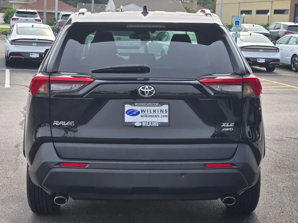 Used 2020 Black Toyota XLE image 12