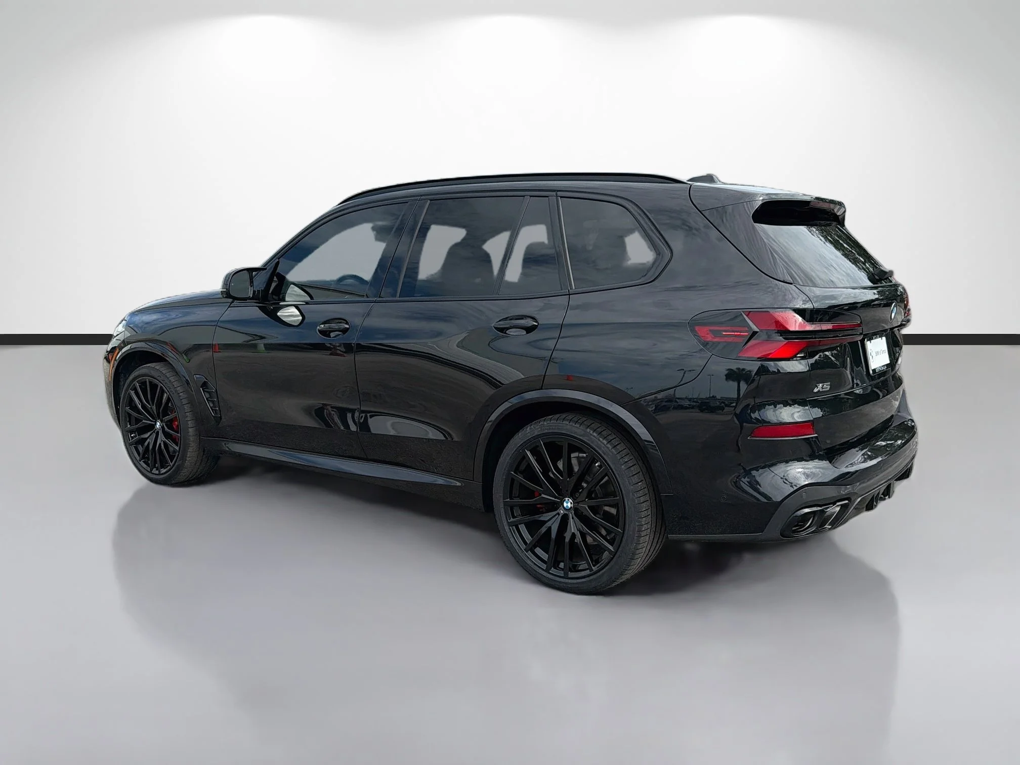 Used 2025 Black Sapphire Metallic BMW M60i image 5