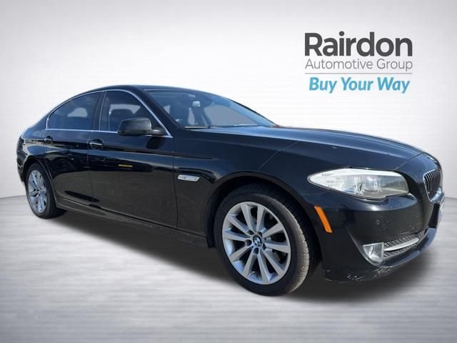 2013 BMW 5 Series 528i xDrive Sedan's photo
