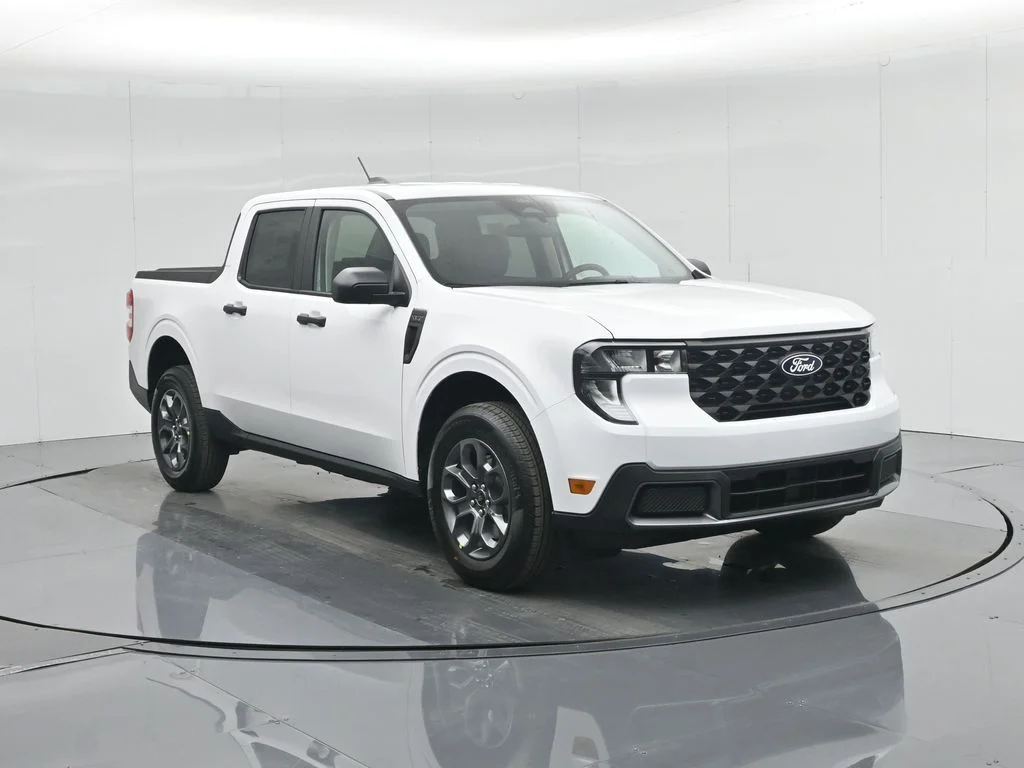 New 2026 Oxford White Ford XLT image 3