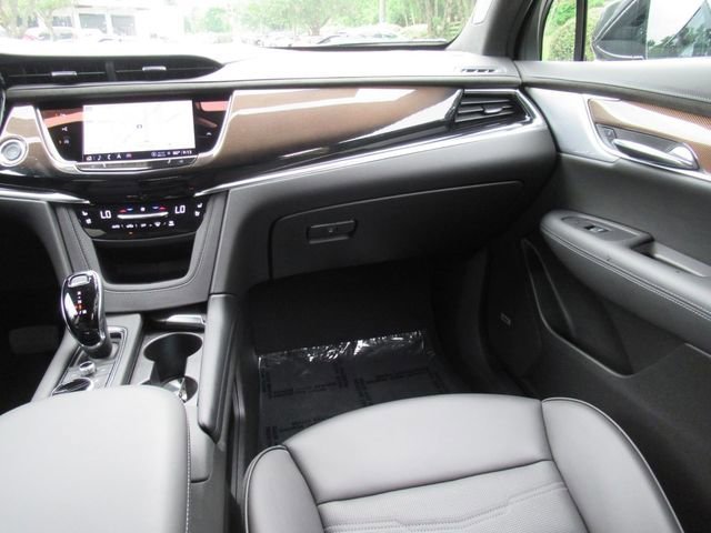 Used 2025 Stellar Black Metallic Cadillac Premium Luxury image 15