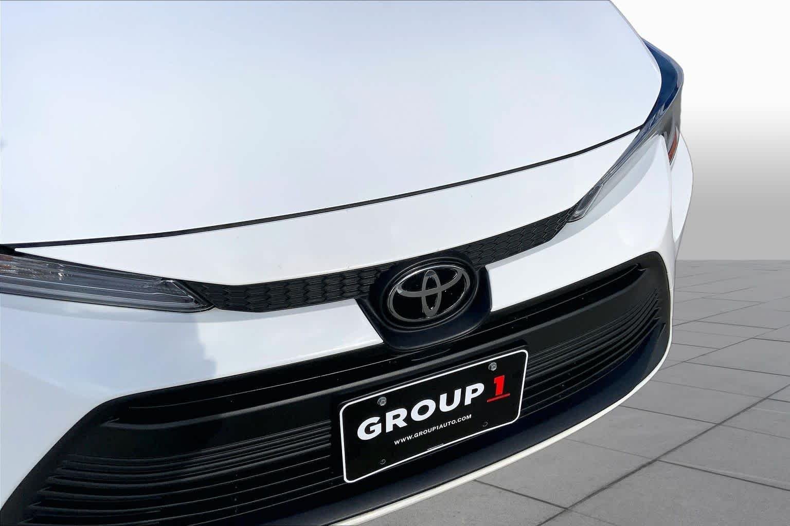 Used 2023 Ice Cap Toyota LE image 29