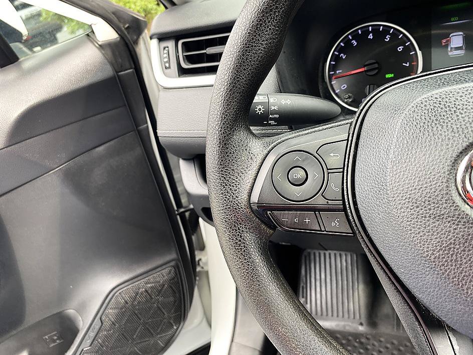 Used 2022 White Toyota XLE image 12