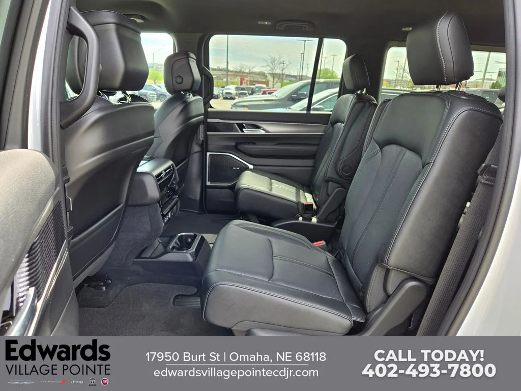 New 2026 Bright White Clear-Coat Exterior Paint Jeep Limited Altitude image 26