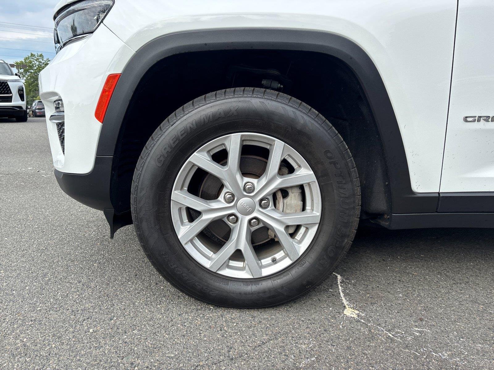 Used 2023 Bright White Clearcoat Jeep Limited image 9