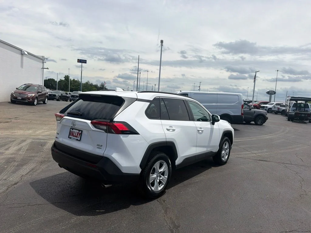 Used 2019 White Toyota XLE image 7