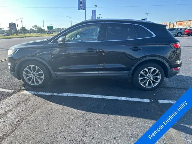 Used 2017 Black Velvet Lincoln Select image 8