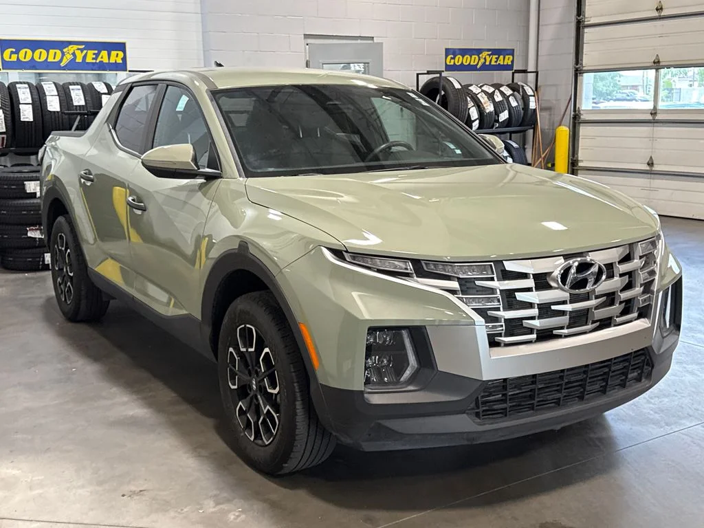 Used 2024 Green Hyundai SEL image 3