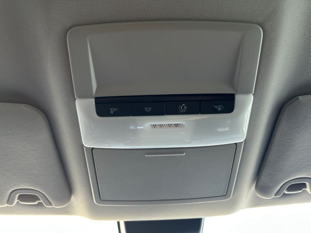 Used 2025 White Nissan 2.5 SR image 29