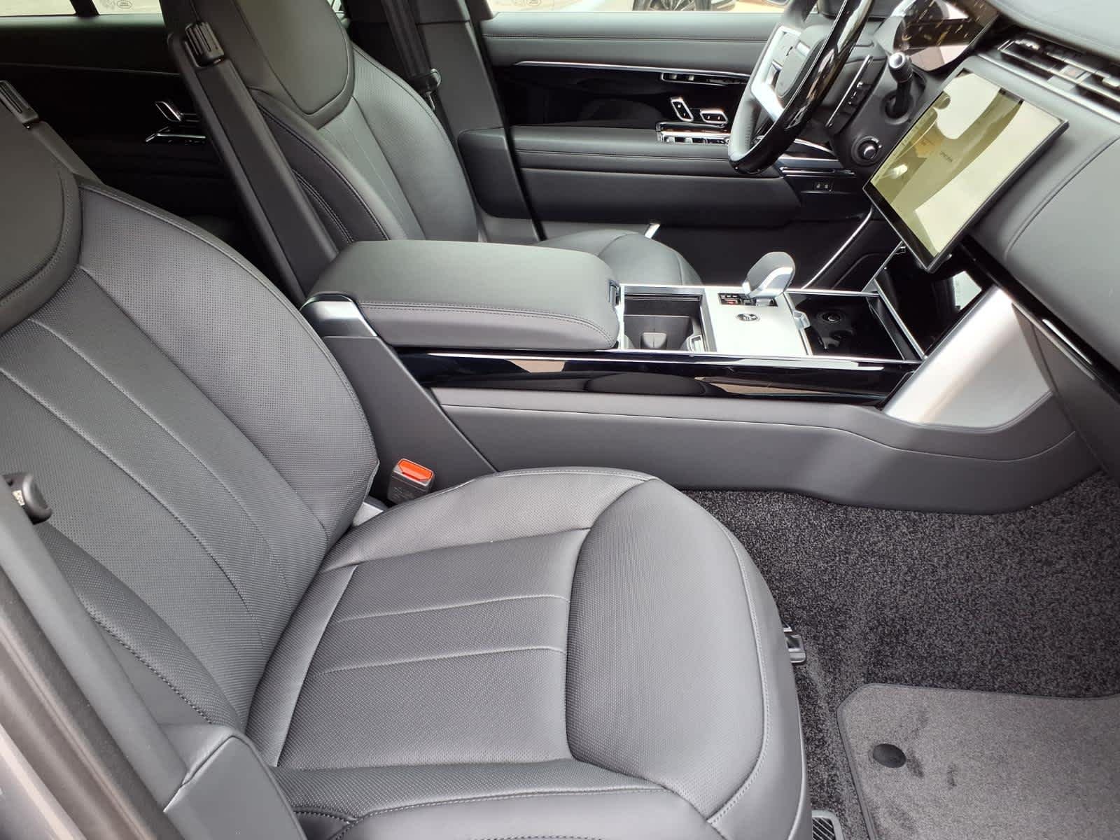 New 2026 Eiger Grey Land Rover SE image 8