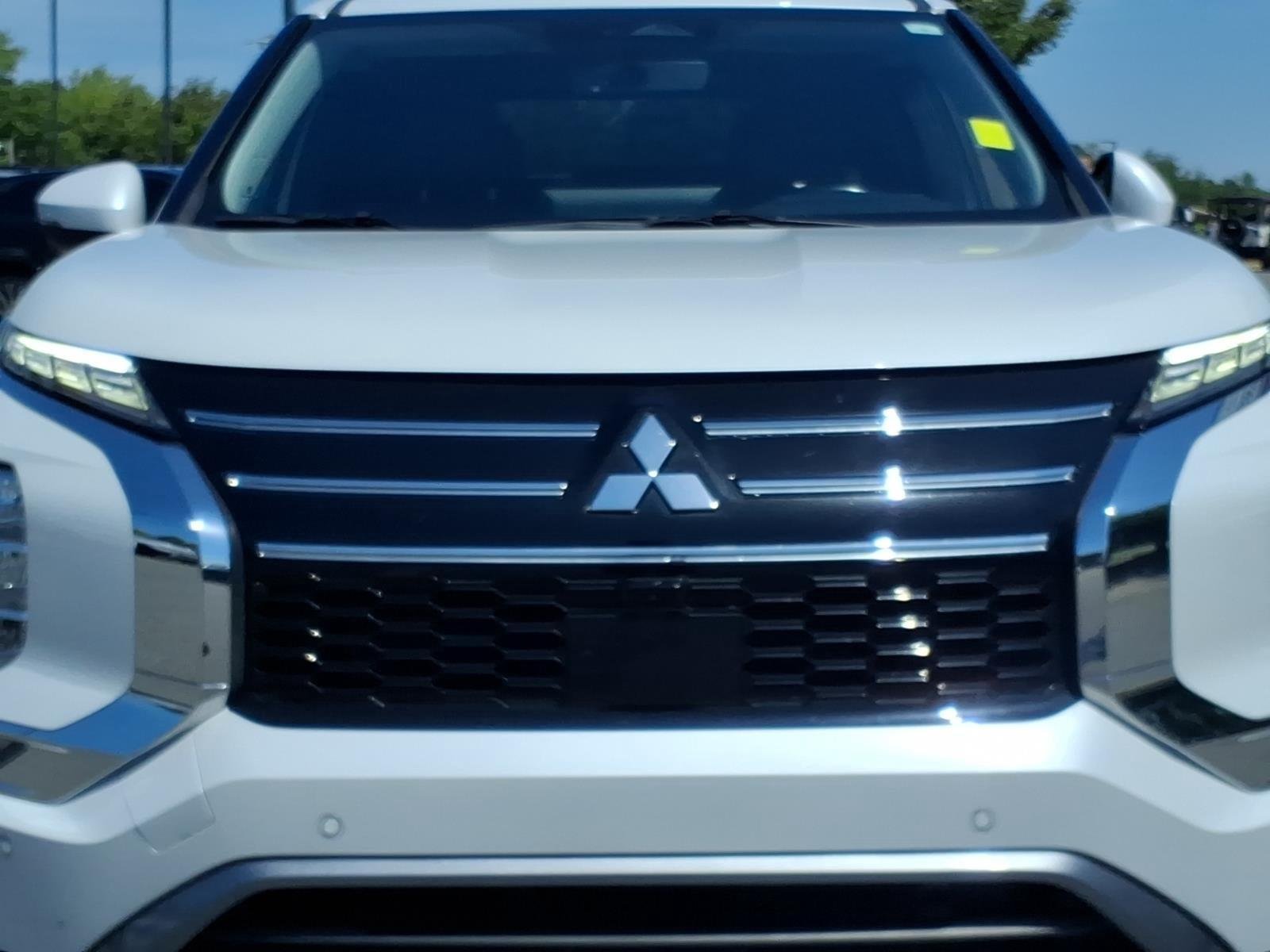 Used 2025  Mitsubishi SE image 14