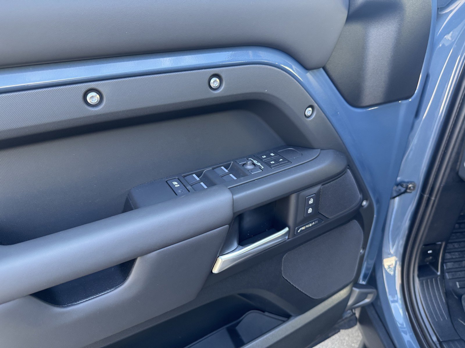 2026 Land Rover Defender S - Photo 17