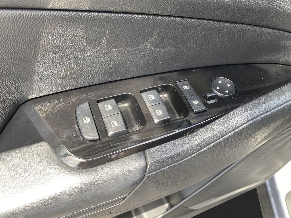 Used 2024 Everlasting Silver Kia EX image 18