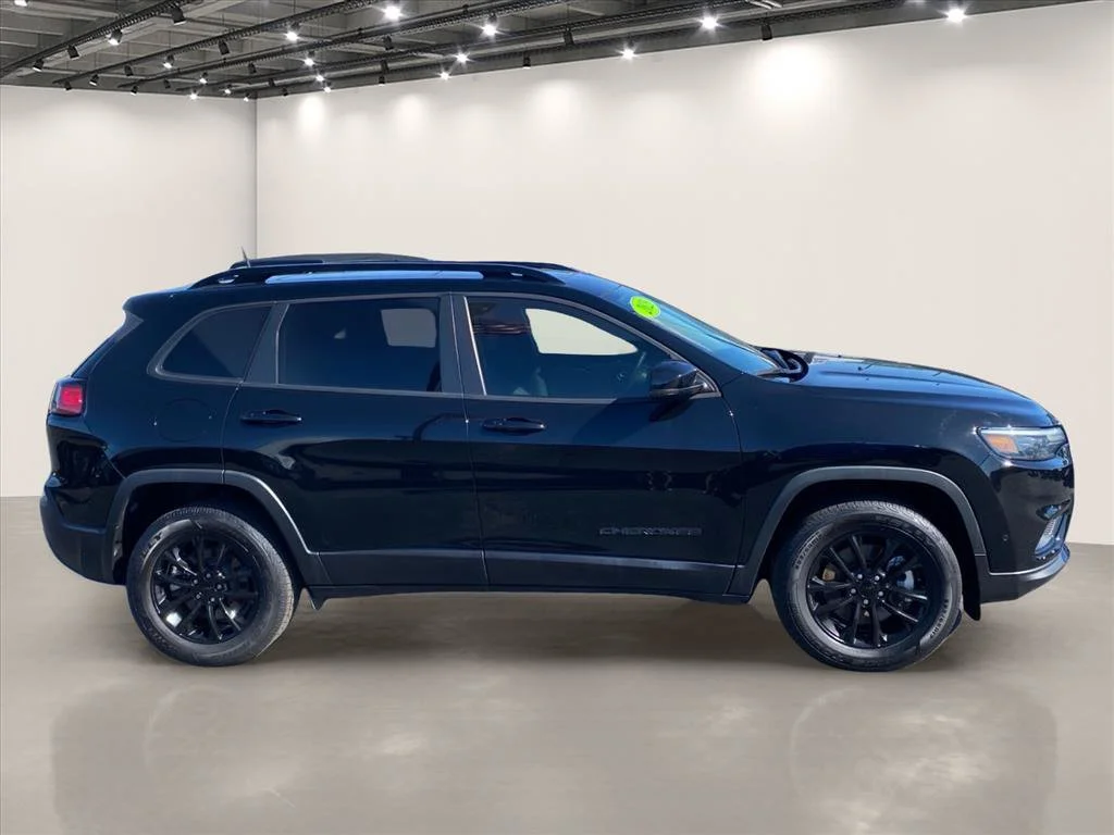 Used 2023 Diamond Black Crystal Pearlcoat Jeep Altitude Lux image 8
