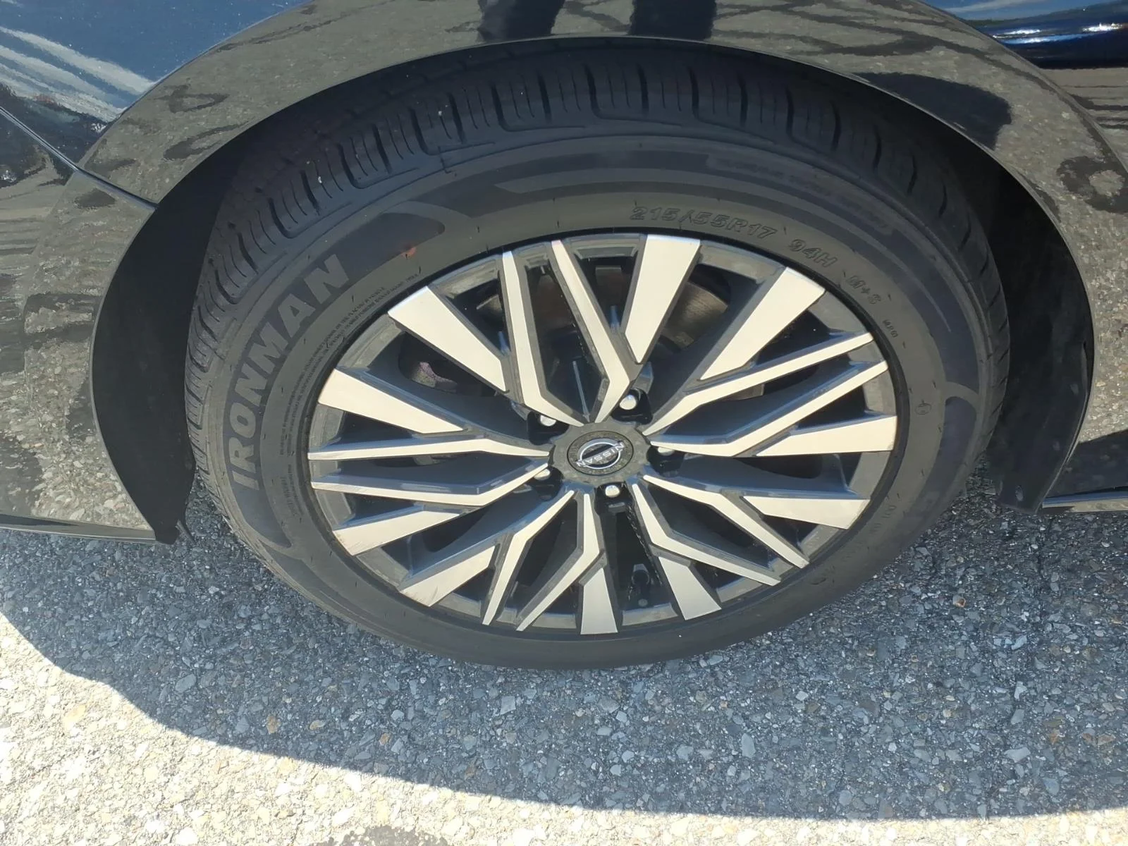 Used 2024 Super Black Nissan 2.5 SV image 10