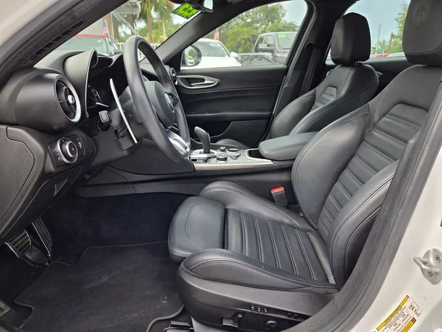 Used 2022 White Alfa Romeo Veloce image 13