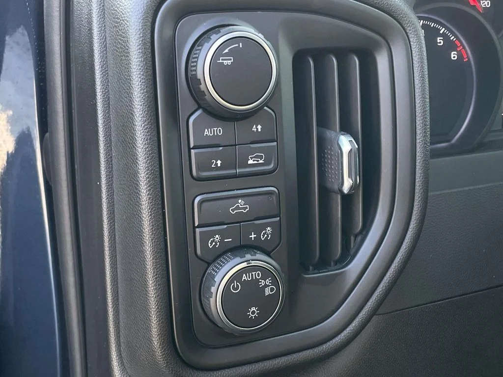 Used 2022 Northsky Blue Metallic Chevrolet Custom image 9