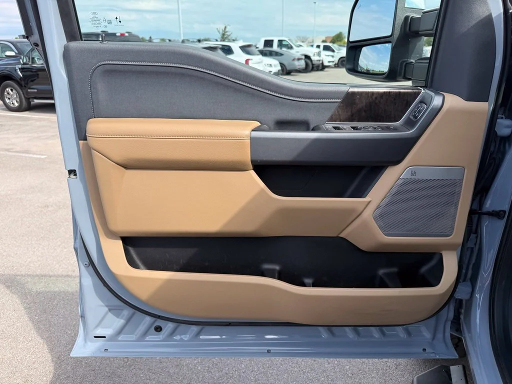 Used 2025 Gray Ford Lariat image 9