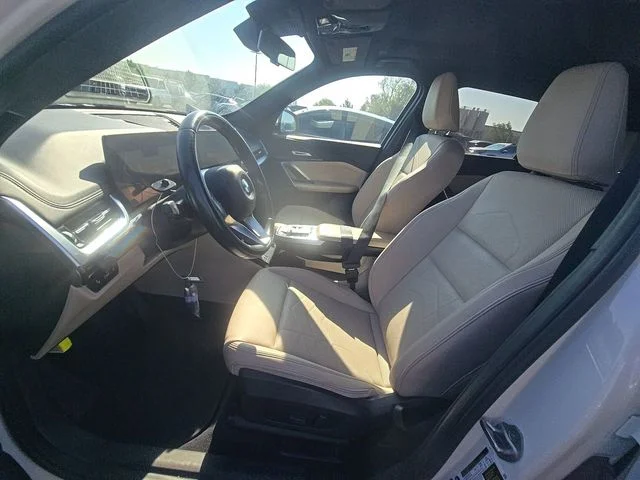 Used 2024 White BMW xDrive28i image 3
