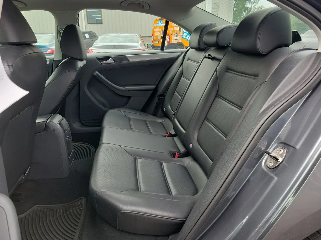 Used 2015 Gray Volkswagen 1.8T SE image 13